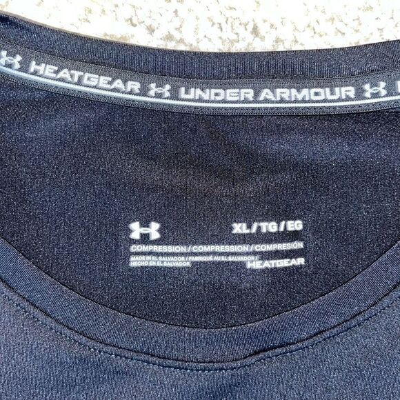 New Under Armour compression stretch thin work out black T-shirt XL men’s gym - Picture 2 of 3